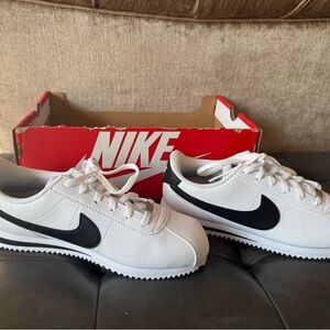 Nike White & Black Kids Cortez (GS) Shoe Box Label